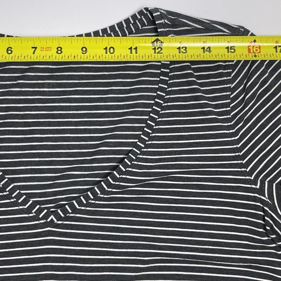 Lululemon Women's Love Tee V Neck Short Sleeve T-Shirt Black White Stripe - Picture 7 of 10